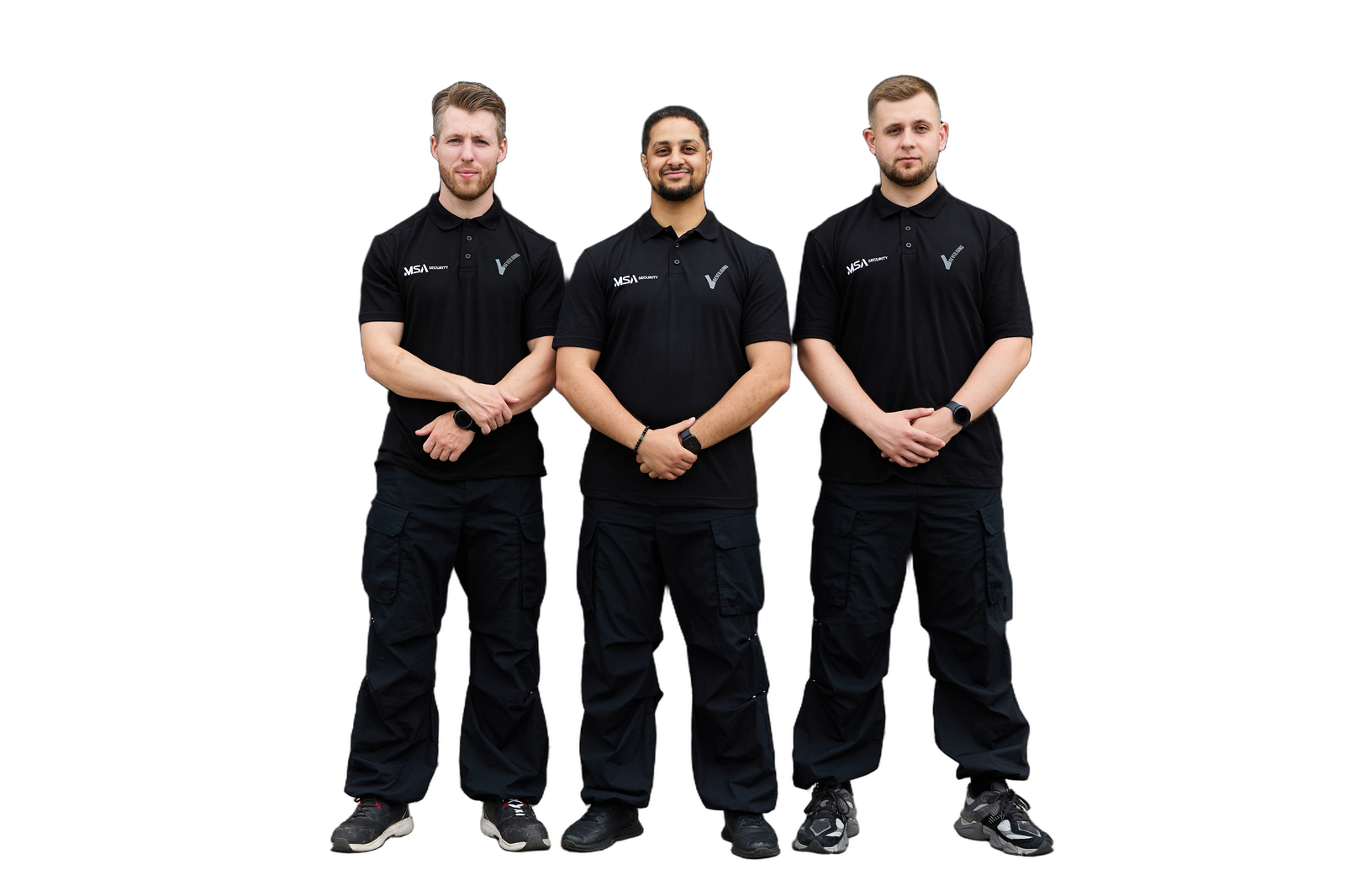 Drie MSA Security beveiligers in zwarte polo en tactical cargo — casual uniform voor bouw en evenementen